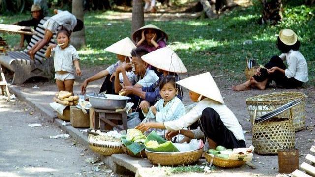 原创实拍1965年南越人西贡的华人人丁兴旺越南人普遍自由懒散