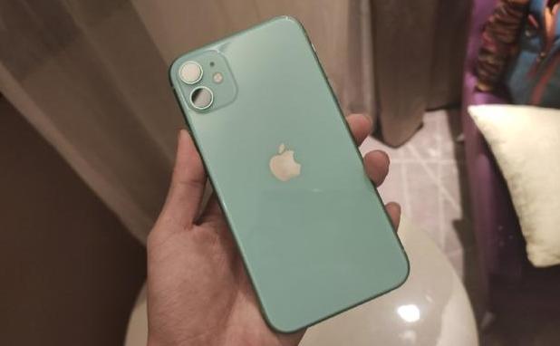 iPhone终于扛不住了！iPhone11全系大幅降价，这才是