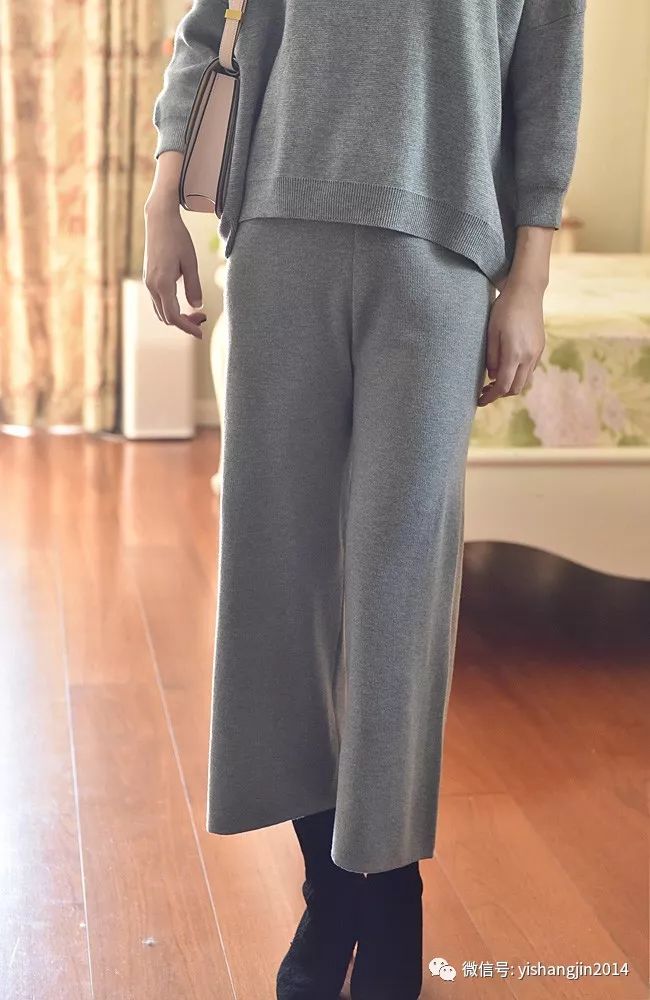 同款羽绒服红色收腰 d881b428ad07490e8f802dbb90add088.jpeg