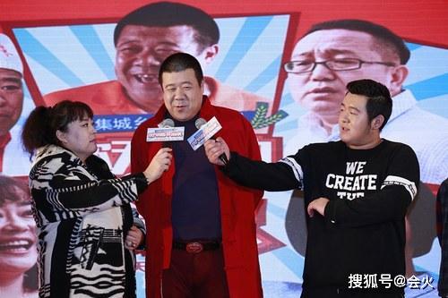 52岁秦卫东罕现身，和三婚妻子育有一子，儿子魁