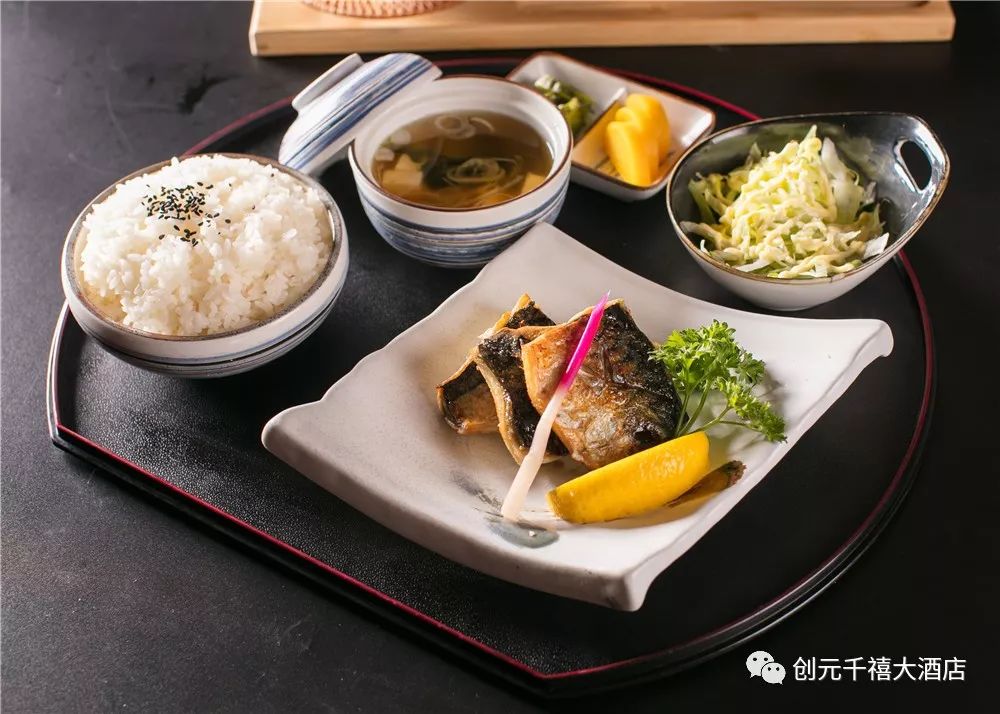 炭烤青花鱼定食石锅雪花牛肉汤烤鳗鱼定食咖啡海鲜定食即刻致电 0591
