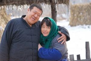 52岁秦卫东罕现身，和三婚妻子育有一子，儿子魁