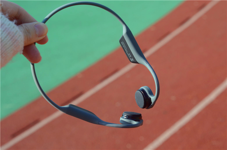 挂耳式耳机的佩戴方法 3c21b5728e76486cab307a0cfae782a6.jpeg