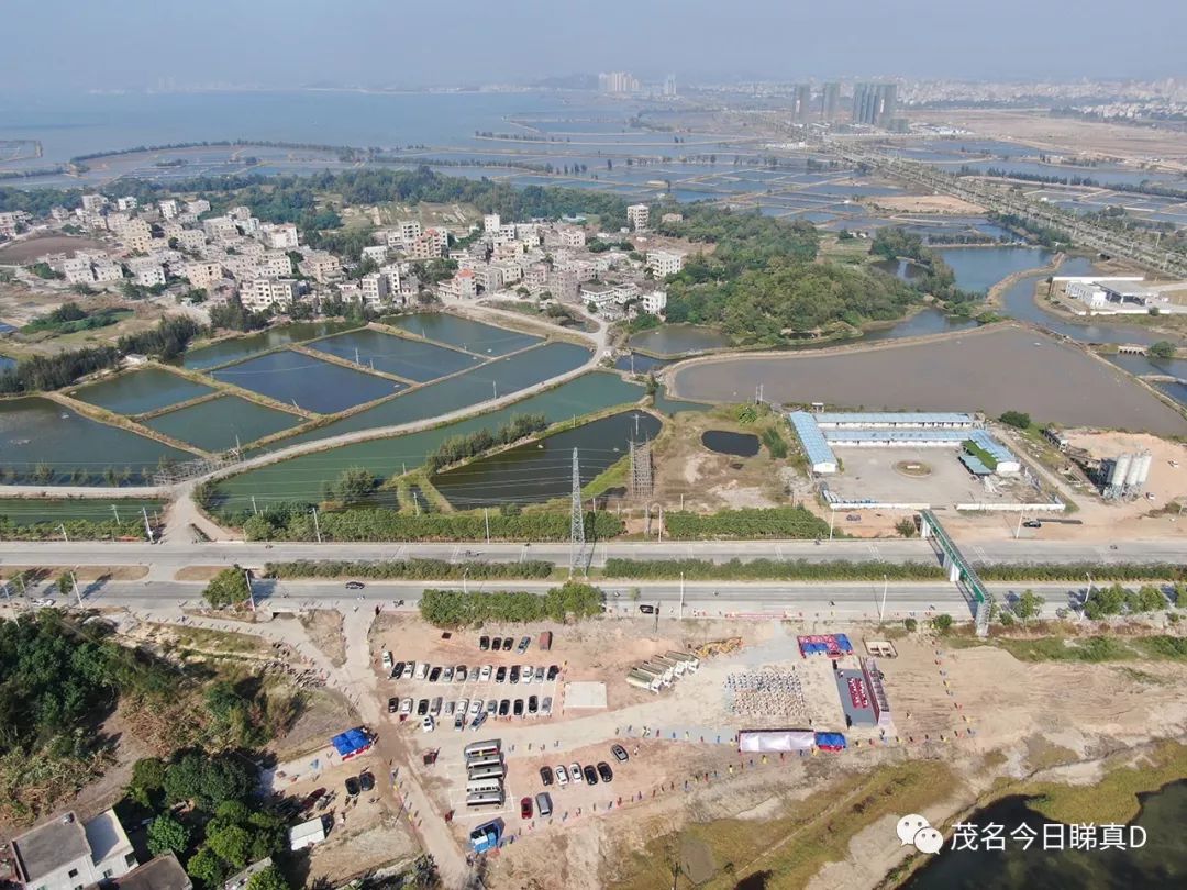 博贺湾大道与茂名港大道交叉口旁边,开工地点位于滨海新区,今日正式