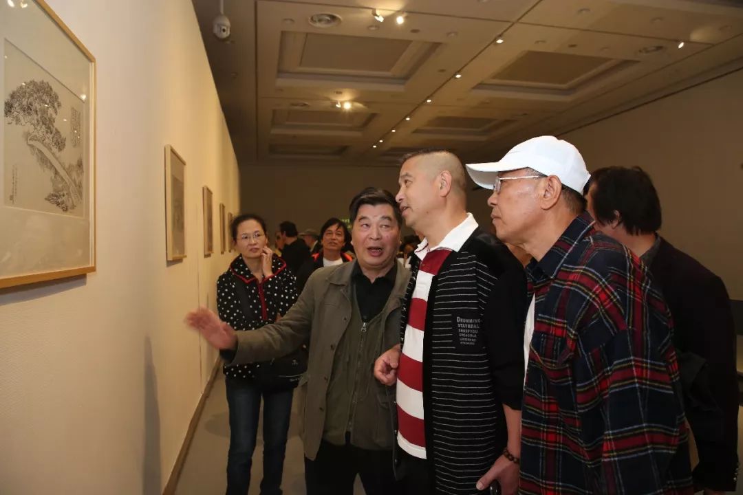 八百里瓯江一卷藏鹿城画家侯传芳钢笔画长卷在杭首展