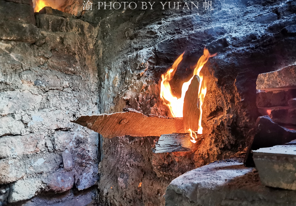 别开生面的碗窖村柴烧点火仪式，引数十位国际陶艺大师齐聚临沧