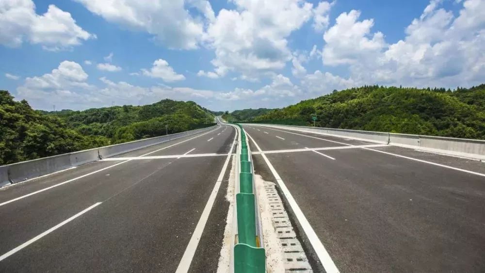 怀芷高速公路连接怀化市鹤城区西北部至芷江,起于鹤城区盈口乡朱溪村