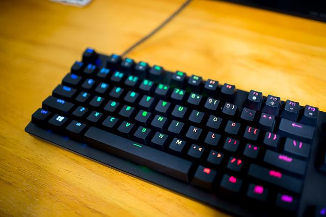 87 键的新选择:雷蛇猎魂光蛛竞技版机械键盘开