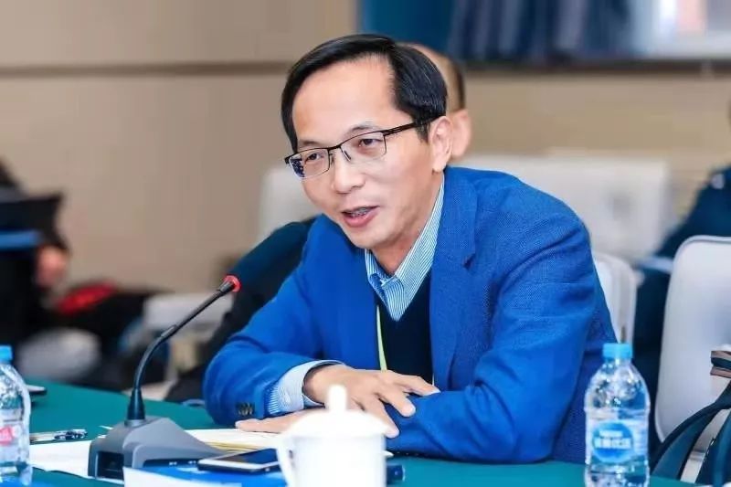 法学院杨华权简介:李老师的课堂很有趣,课堂内容不仅是枯燥理论知识的