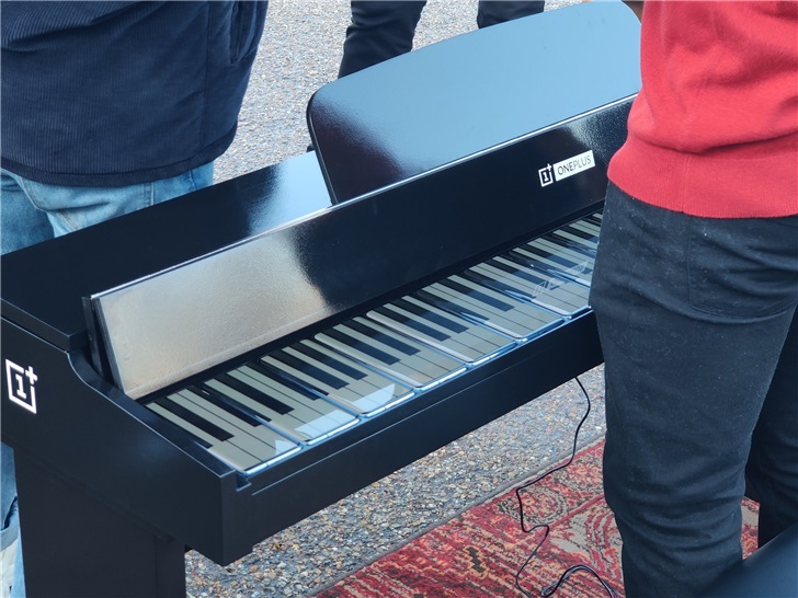 钢琴家带来一加手机定制钢琴演奏视频