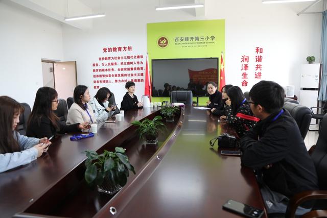 西安经开第三小学校长张海兰说"节水意识的养成不可能一朝一夕完成.