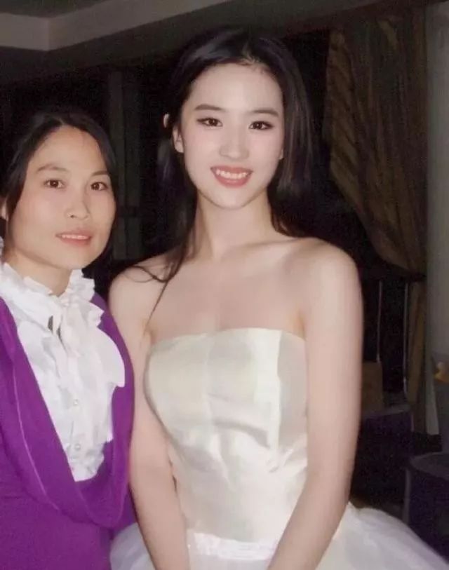 时尚新闻烂片女王票房毒药:32岁的刘亦菲,早就不是天仙了!