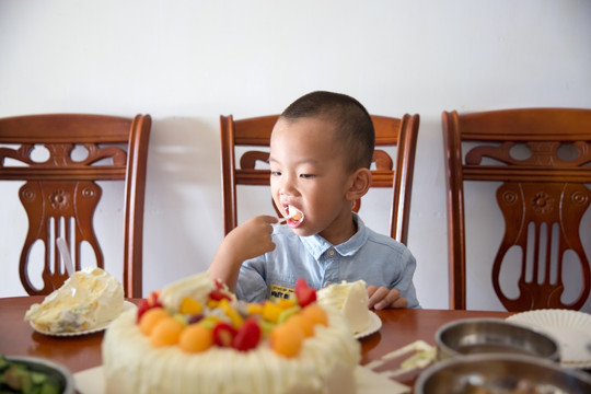 #蓝象宝贝育儿#它被儿科医生称为“垃圾”，娃容易脾虚积食，不少家长还在给娃吃