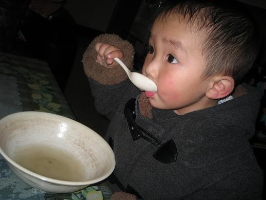 『每日说育儿知识』7岁男娃肠胃衰竭，“凶手”是家里的2种食物，很多家庭都在买