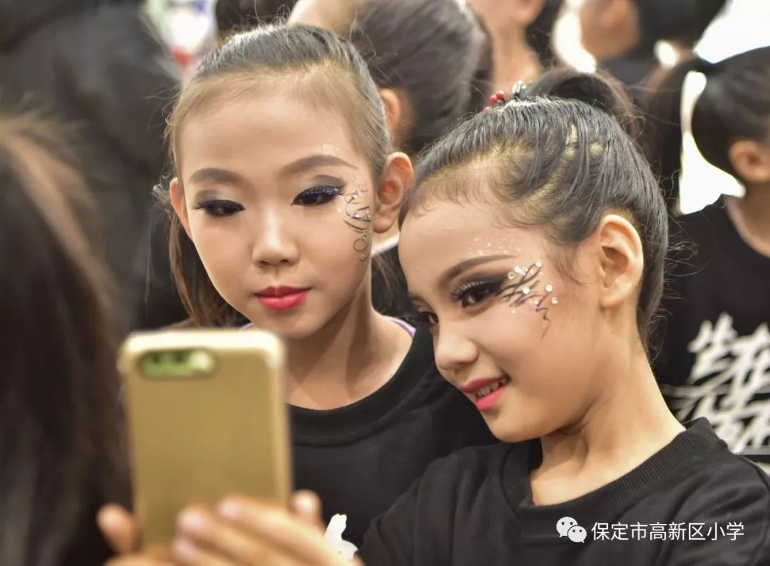 灿什么霞成语_成语故事简笔画(2)
