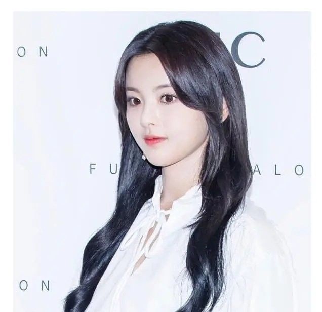 杨超越与韩国女星同框,没有对比就没有伤害,颜值差距一目了然!