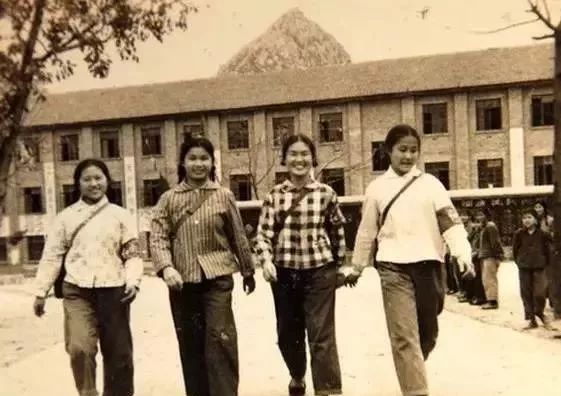 人口岀生_刚岀生宝宝