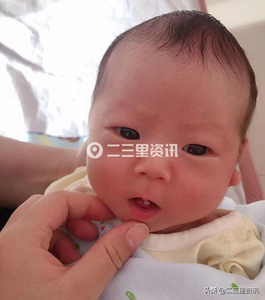 「沛沛情感」原创吉林这个女婴很奇特……刚出生就长两颗牙 妈妈喂奶被咬哭