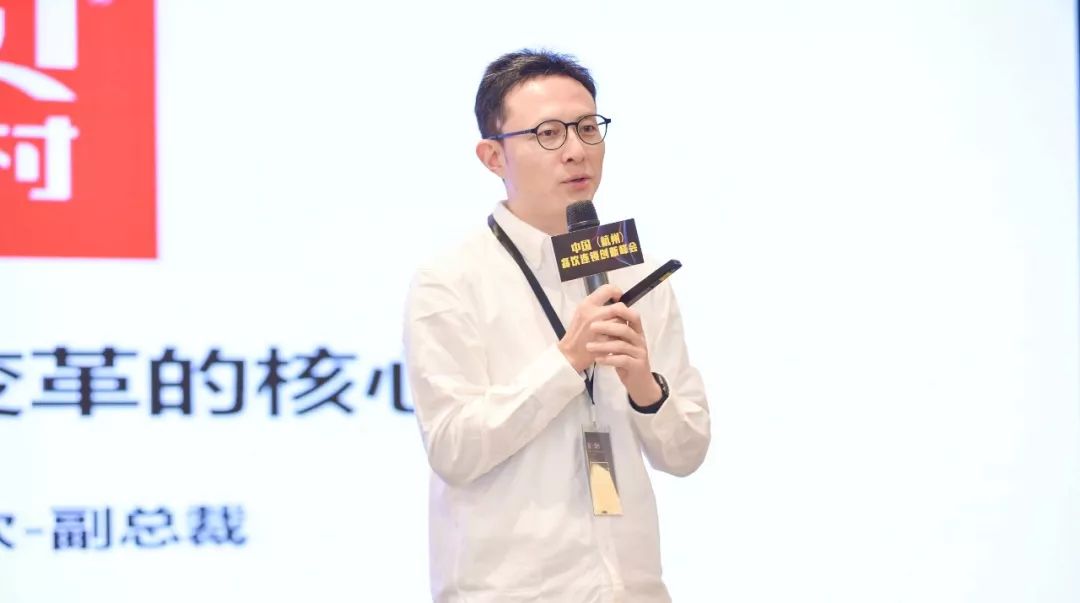 川味观联合创始人章红红,弄堂里联合创始人徐鹏,捞王区域负责人苏小玲