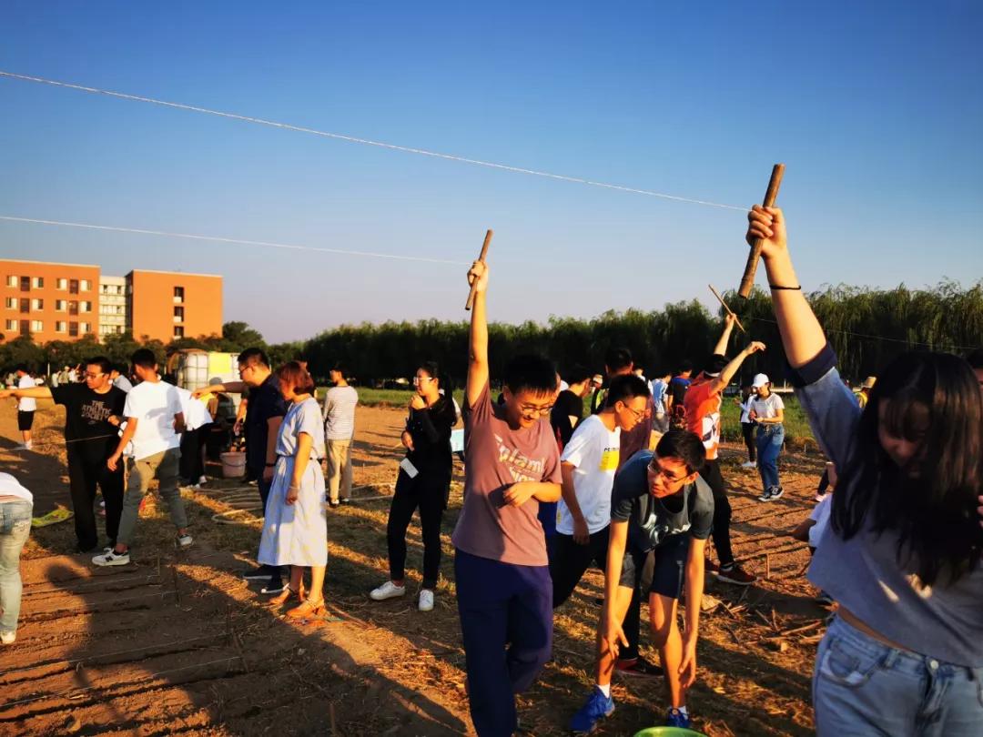 天津大学：天大“小菜园”收获啦！劳动的味道真香！