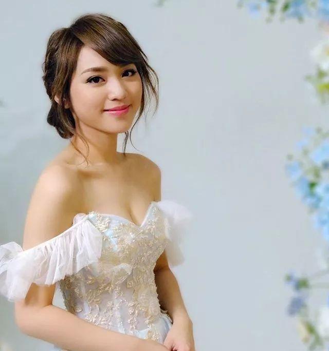 TVB小花27岁生日被通知拿服务十年金牌感叹