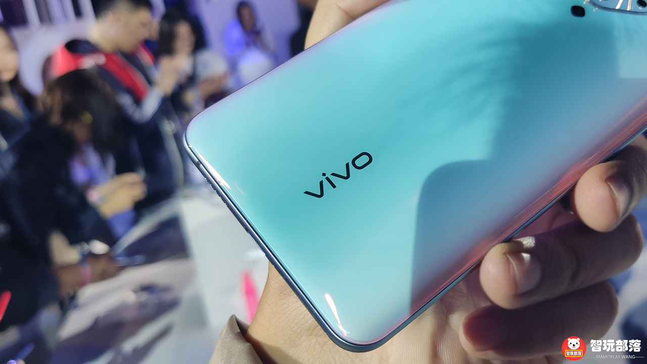 vivo s5冰岛恋歌新配色图赏:鲜活灵动的视觉效果