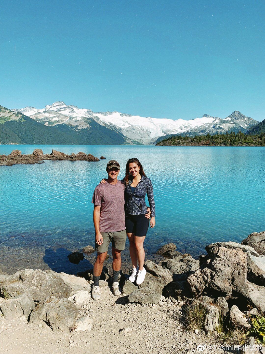 钟丽缇大女儿与男友湖边游泳,穿比基尼秀好身