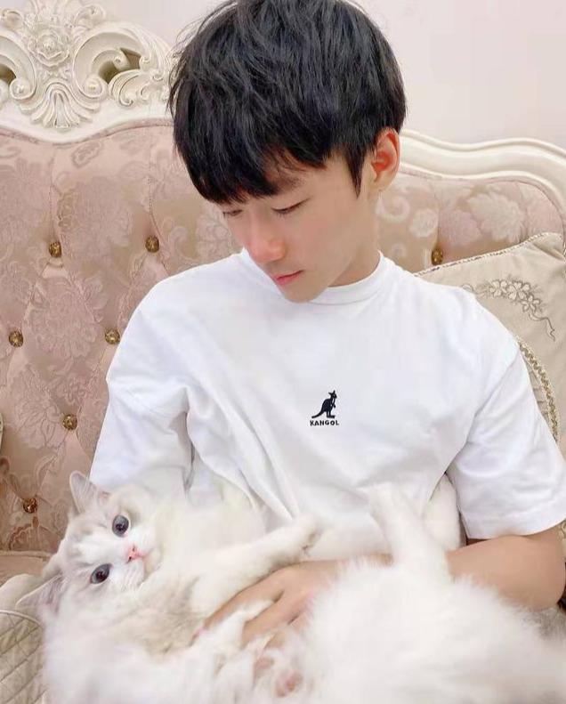 和平精英男生报点和女生有什么不同女装不求人用表演来说明