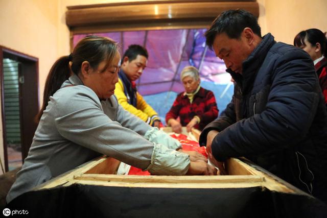 爷爷奶奶不算丧假"直系亲属"?丧假"直系亲属"都有谁?