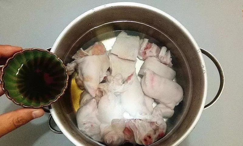 炖猪蹄怎么样才能软糯 e0f9b79fdbea465ba8b30b6712ddf9ae.jpeg