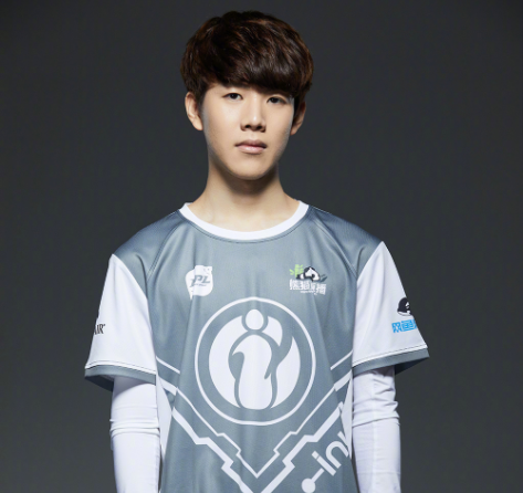 uzi最近世界赛表现 eedcb78e571840b2bf3b4ff6d5e75fed.png