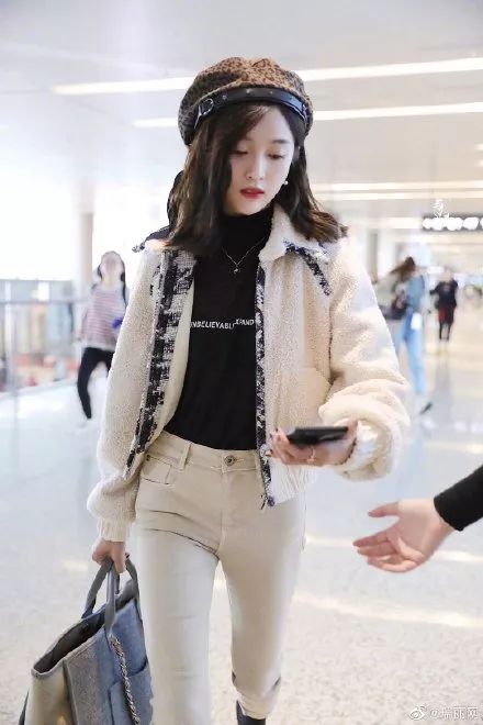 chanel羊羔毛修身短外套 ￥105200