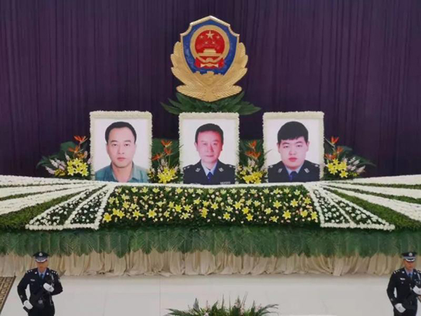 西安三位因公殉职民警遗体告别式今日举行，千人前往送行