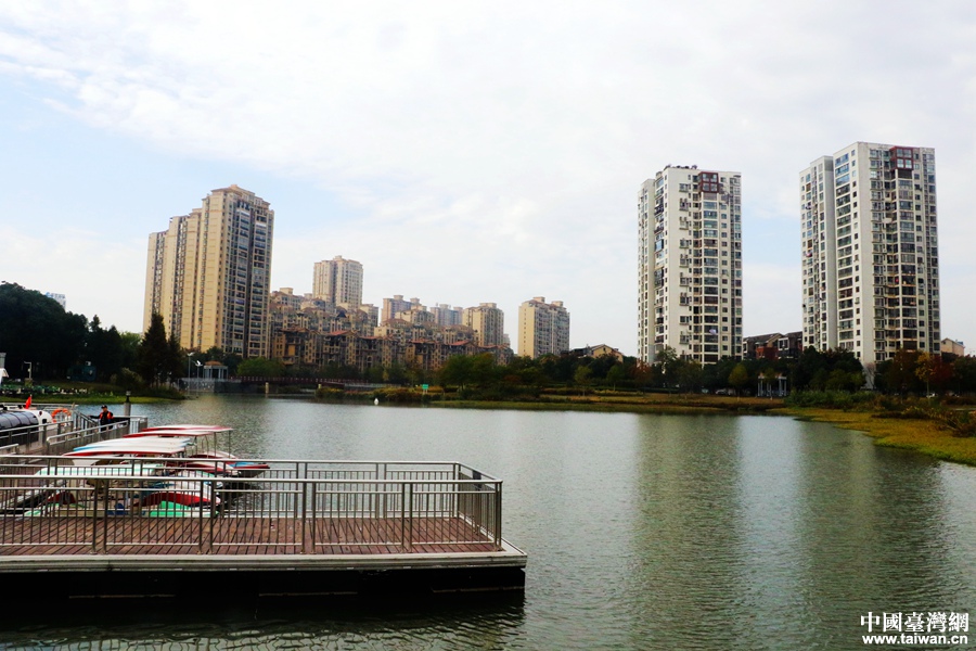 【美丽中国·网络媒体生态文明行】常德穿紫河畔感受城市生活“慢节奏”