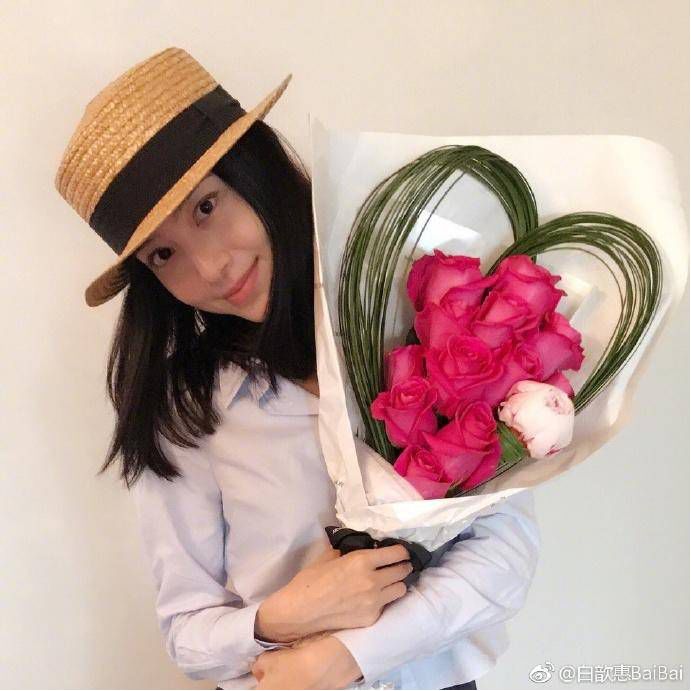 原创她是最低调阔太，与安以轩吴佩慈同为豪门姐妹，亿万身家却不张扬