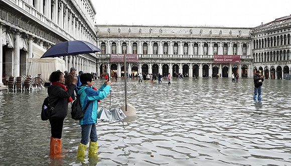 威尼斯洪水：议会否决对抗气候变化预算修改案后2分钟办公室即被淹