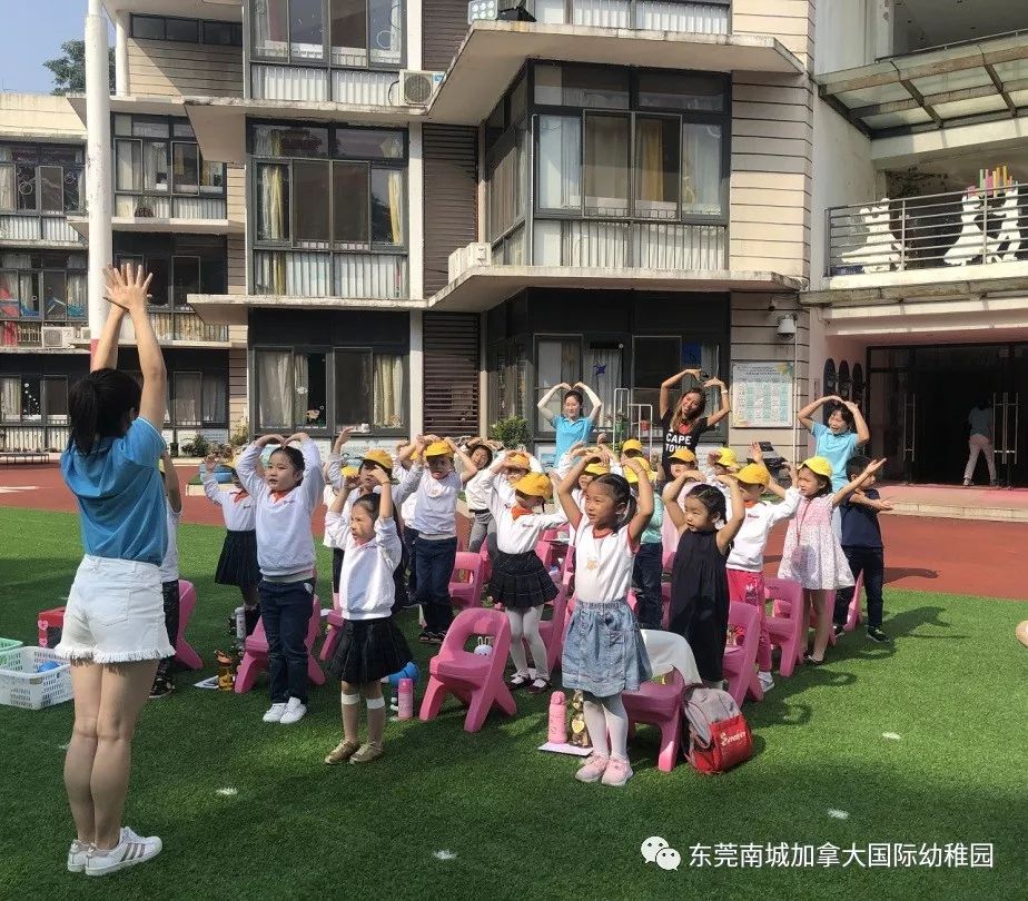 东莞市南城加美幼儿园2019年感恩节活动之爱满罐开罐仪式