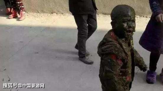中国婴游网■原创直到孩子像泥猴一样回家，我才明白，原来他真的喜欢游泳！