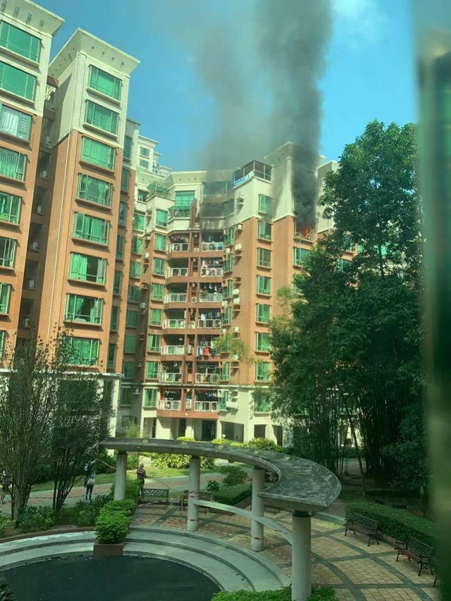 深圳一住宅发生火灾！或为用电不慎导致