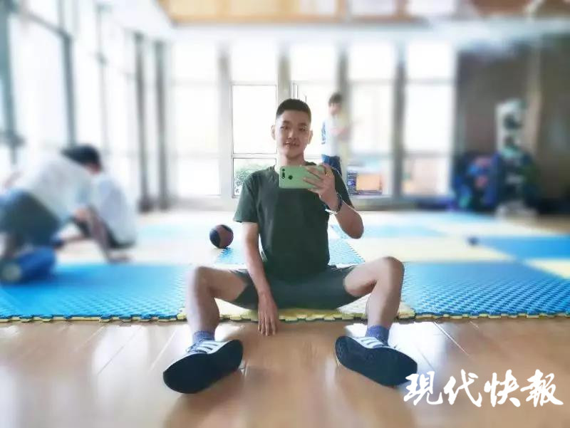 南京工业大学大三学生一年减肥100斤，被称“励志哥”