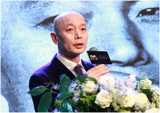 刘青云郭蔼明近照，两人共吃一份西餐，21年丁克