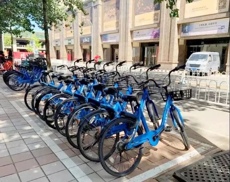 共享单车停车区域不让停车 d80765b57b324e028490e396f8f5bc6a.jpeg