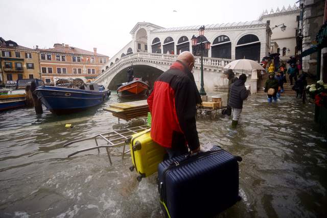 “水城”变“水库”，威尼斯地面下沉又遭洪灾，85%地区淹没
