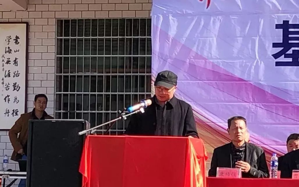 20万新化那个开劳斯莱斯的董事长又回田坪颁发奖金了