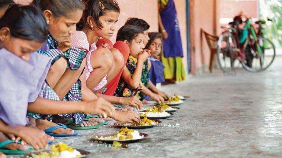 印度50名学生午餐后恶心呕吐食物中发现死蜥蜴