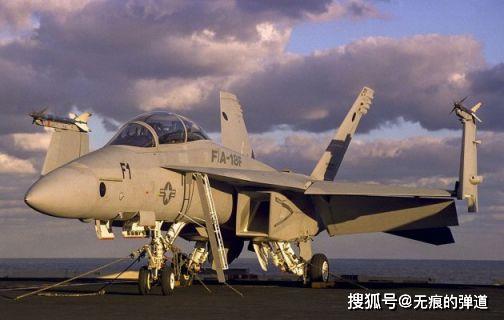 f/a-18战机的进气道与f-16战机相似,是几何不可变进气道,位于机翼下方