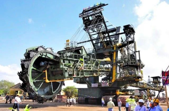 宝马娱乐在线电子游戏世界上“最大”的挖掘机造价达近7亿重量为135000吨！(图3)