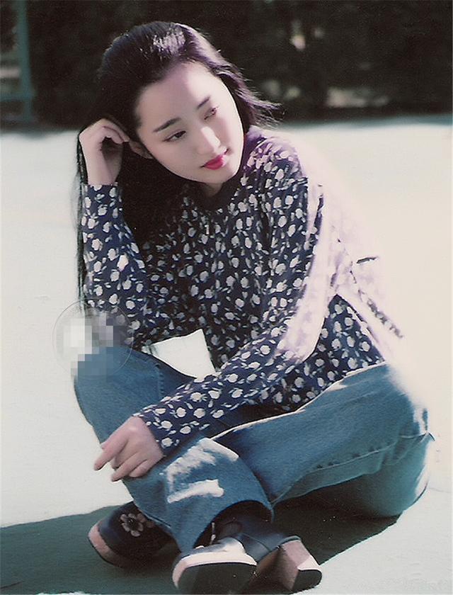 不输刘亦菲杨钰莹26年前的旧照曝光瓷娃娃的脸像被天使吻过