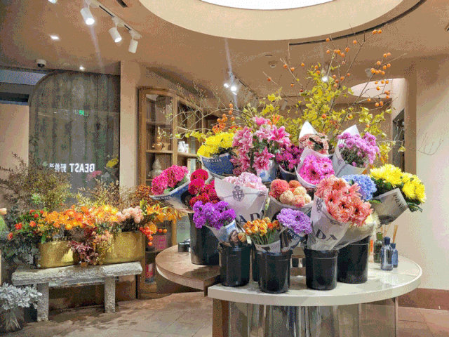 prada 2020早春系列形象大片包裹花束,野兽派进行中