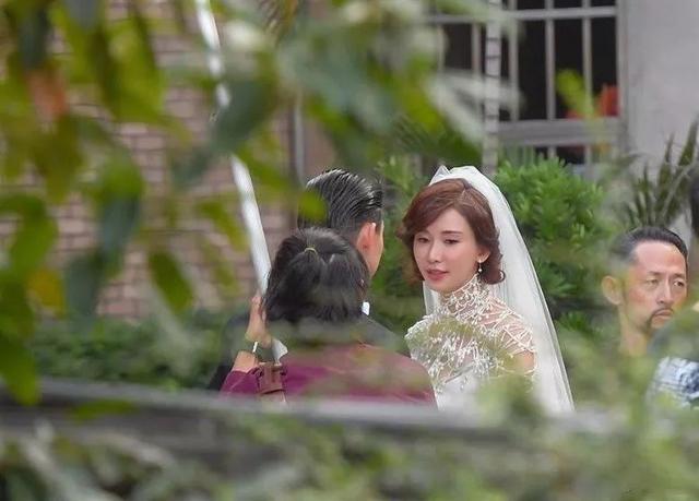 中国观众的“女神姐姐”林志玲低调嫁人，新娘行头仅15万左右​_黑泽